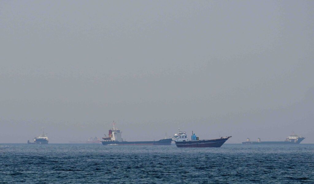 Strait of Hormuz: Iran’s new terms, reduced traffic, oil prices rise