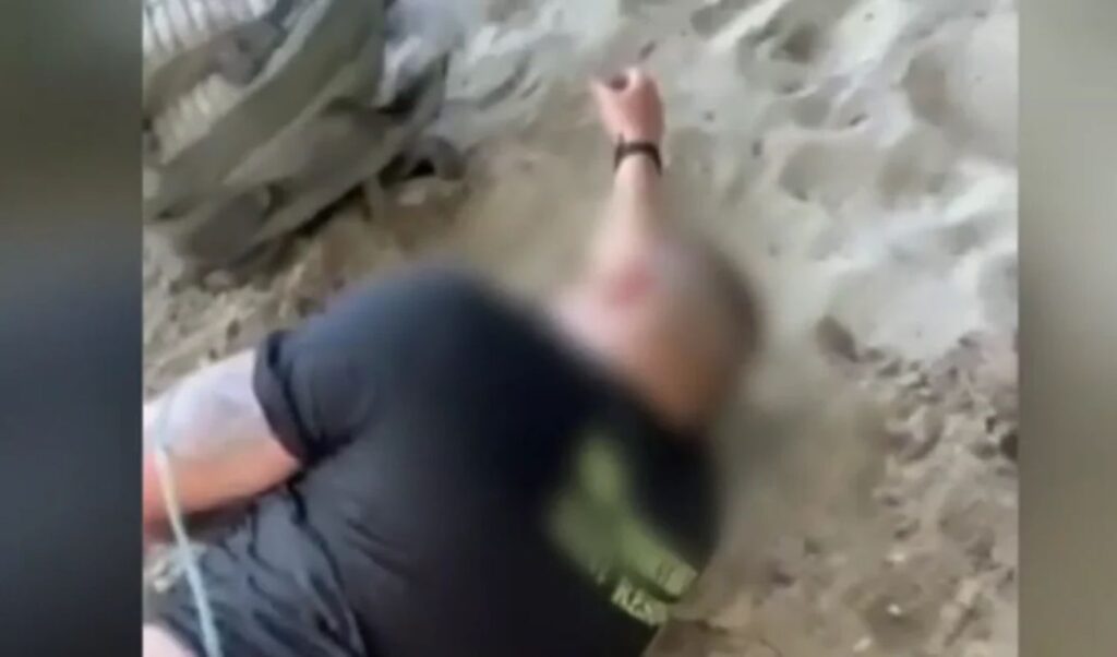 Shocking video: Firefighter collapses during Chalkidiki beach evacuation