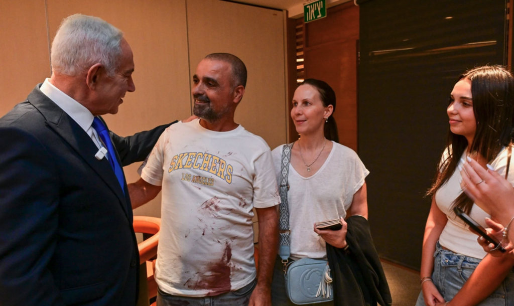 Flydubai hijacking: Netanyahu greets passengers after mid-air thriller