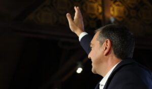Tsipras launches triple offensive on fuel prices, farmers & cost of living