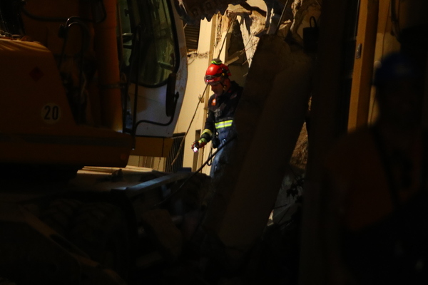 Athens Plaka explosion: Anxiety over six missing persons