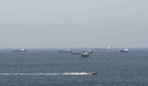 Iran warns ships against “illegal” transit through the Strait of Hormuz