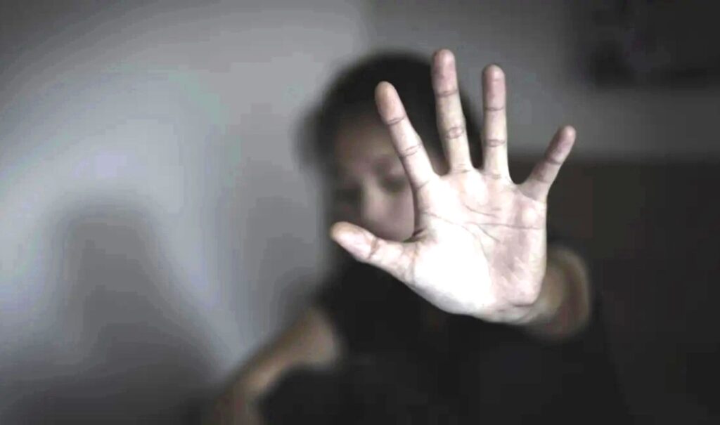 Off-Duty Officer Saves Woman From Abusive Ex in Greece: “God Sent You”