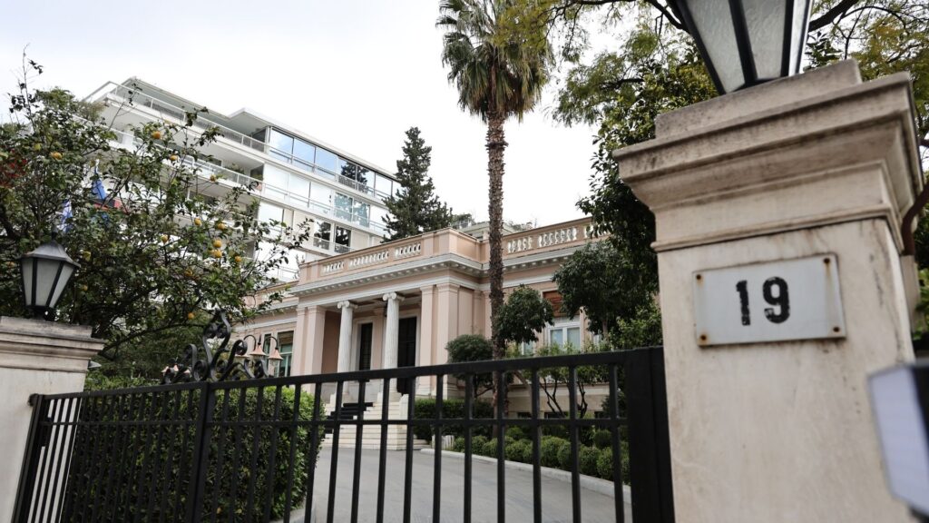 Greece rushes to pass new measures before Christmas with a surprise April package