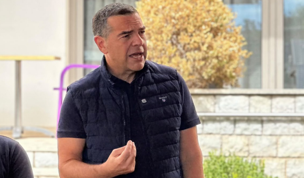 Tsipras launches full-scale attack on government over Tempi, fuel prices, and cost of living
