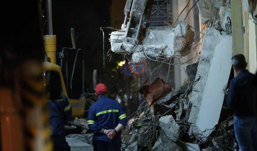 Explosion in Plaka: Six missing as unstable ground hampers rescue efforts