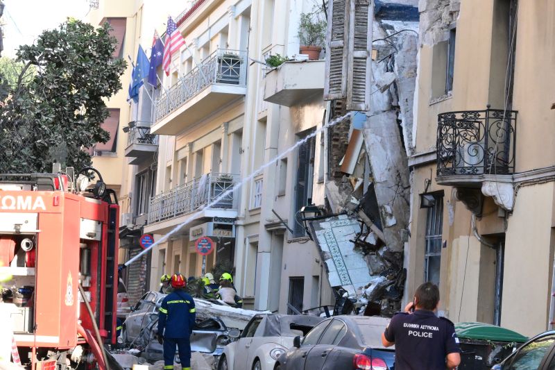 plaka-katarreusi-ktiriou-meta-apo-ekrixi0__2_