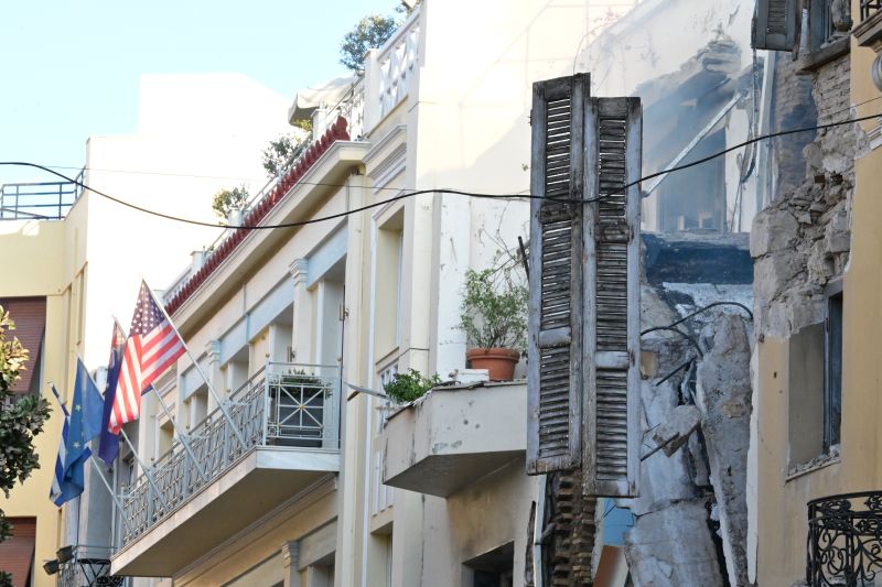 plaka-katarreusi-ktiriou-meta-apo-ekrixi0__3_