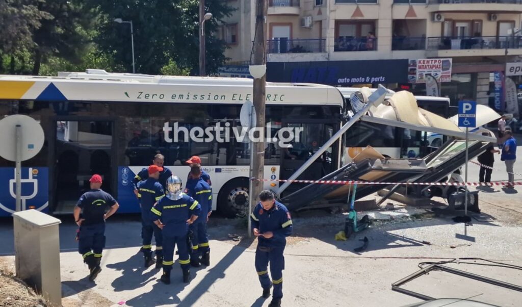 Thessaloniki bus crashes into bus stop in Neapoli, injuring four