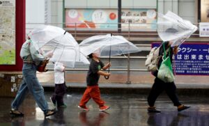 Typhoon Dujuan strikes Japan: 1.67 million ordered to evacuate Tokyo