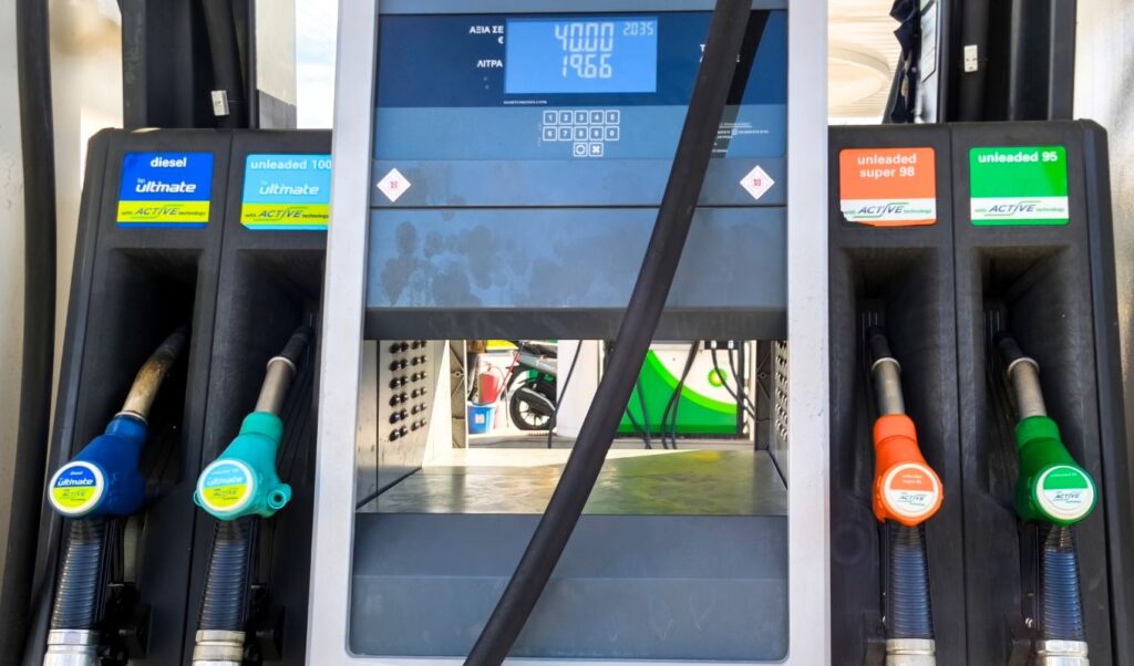 Fuel prices surge to €2.20 per liter in Greece