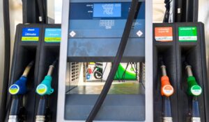Fuel prices surge to €2.20 per liter in Greece