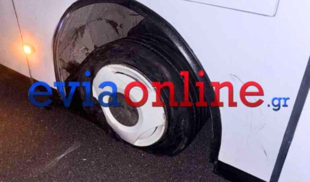 Terror on Athens-Lamia Highway: Bus Blowout Puts 50 Passengers at Risk