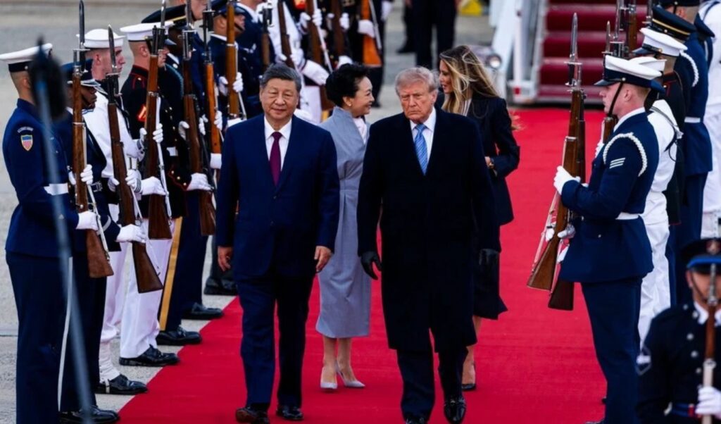 Xi Jinping arrives in the US for a 3-day visit, welcomed personally by Trump