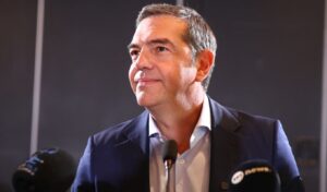 SYRIZA vs PASOK: Tsipras intensifies center-left battle with “us or no one” ultimatum