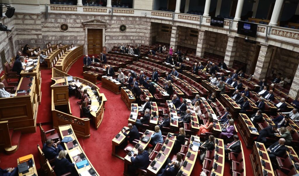 Greek Parliament: Constitutional revision battle heats up after summer recess