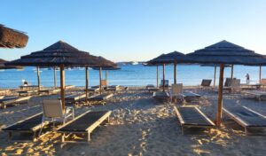 Man, 82, dies after beach lounger dispute in Vouliagmeni
