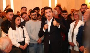 Chrysochoidis draws crowd in Peristeri: elections, economy & Tsipras