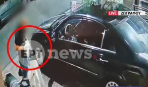 Zografou arson on camera: Deputy mayor’s car set on fire