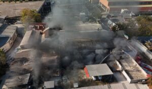 Aigaleo fire reignites at two factories: residents evacuated