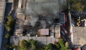Aigaleo fire partially contained at two workshops after explosion