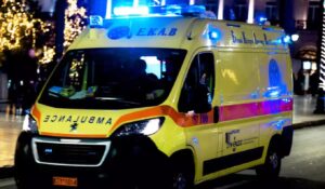 Family with 9-month-old baby hospitalized after serious crash in Thessaloniki