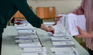 Why Greek Polls Are Stuck: ND Erosion, Opposition Deadlock & the Ballot Puzzle