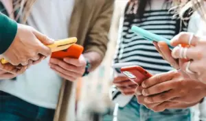Greece bans minors from social media: age limit set at 15