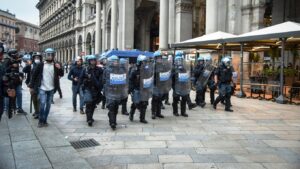 Italy in chaos: truckers’ blockades empty shelves and trigger military deployment