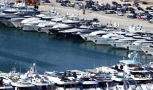 Cyclades fuel smuggling ring: Customs bribes & 3,650 liters seized