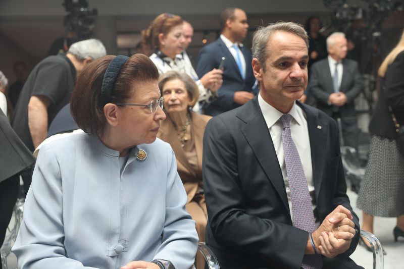 mitsotakis-rudev-simfonia-roumanias-elladas-epistrofi-keimilion-leipsanon__13_