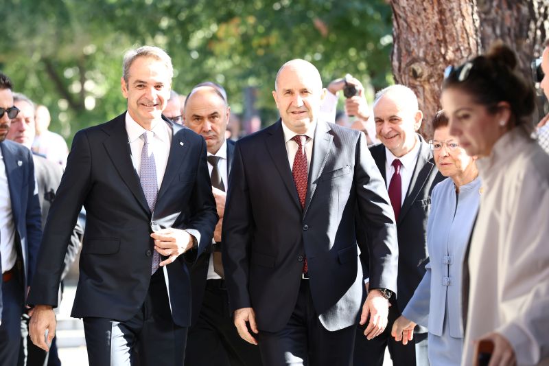 mitsotakis-rudev-simfonia-roumanias-elladas-epistrofi-keimilion-leipsanon__16_