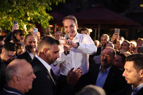Mitsotakis frames the next election dilemma at Vrilissia speech