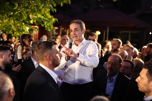 Mitsotakis frames the next election dilemma at Vrilissia speech