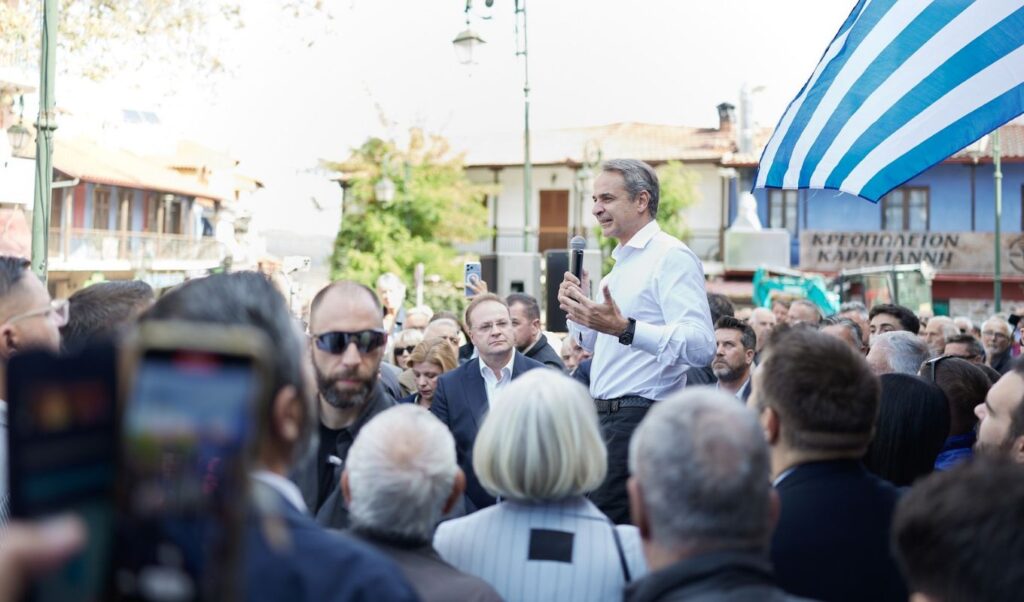 Mitsotakis announces dual heating oil support and pledges aid for fishermen