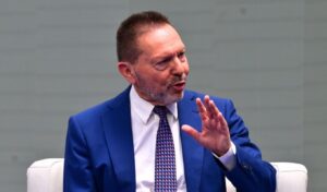 Stournaras: Keeping inflation at 2% and warnings on interest rates and debt
