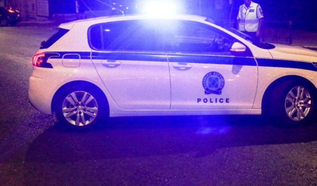 Car crash on Poseidonos Ave: 3-vehicle accident causes traffic delays