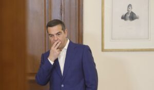 Tsipras builds opposition front against Mitsotakis