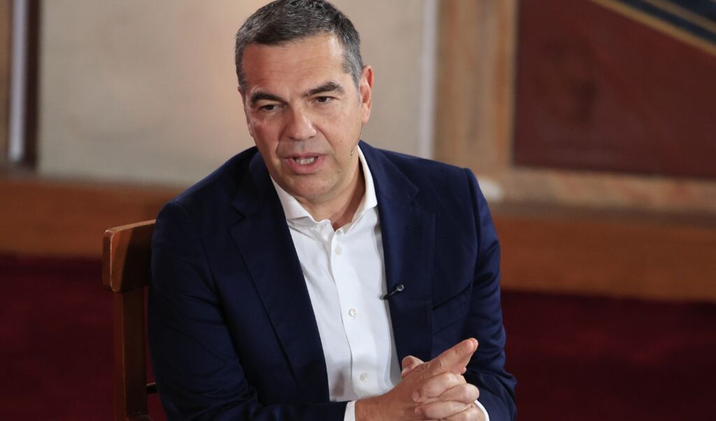 Tsipras eyes center-left coalition as SYRIZA issues ultimatum to 12 independent MPs