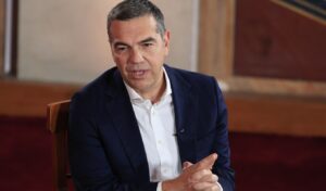 Tsipras eyes center-left coalition as SYRIZA issues ultimatum to 12 independent MPs