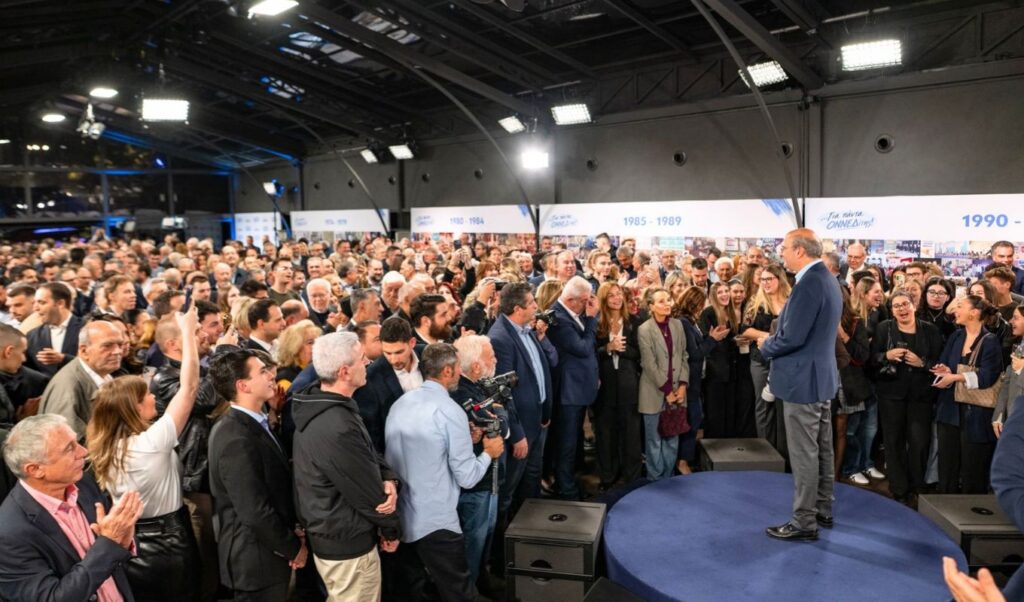 Hatzidakis rallies crowds for 2027 elections at ONNED’s 52nd anniversary
