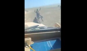 Brutal battles in Yemen: Armored vehicles run over Houthi fighters — shocking videos