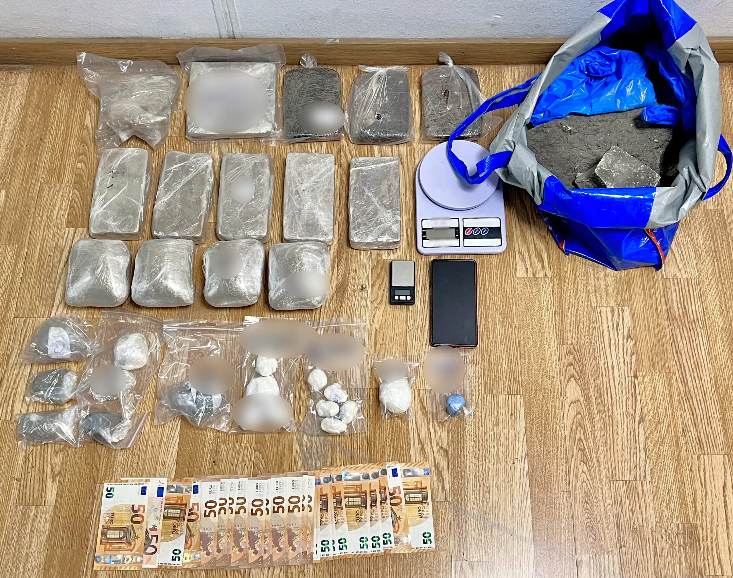 Heroin and cocaine seized in Zefyri drug bust